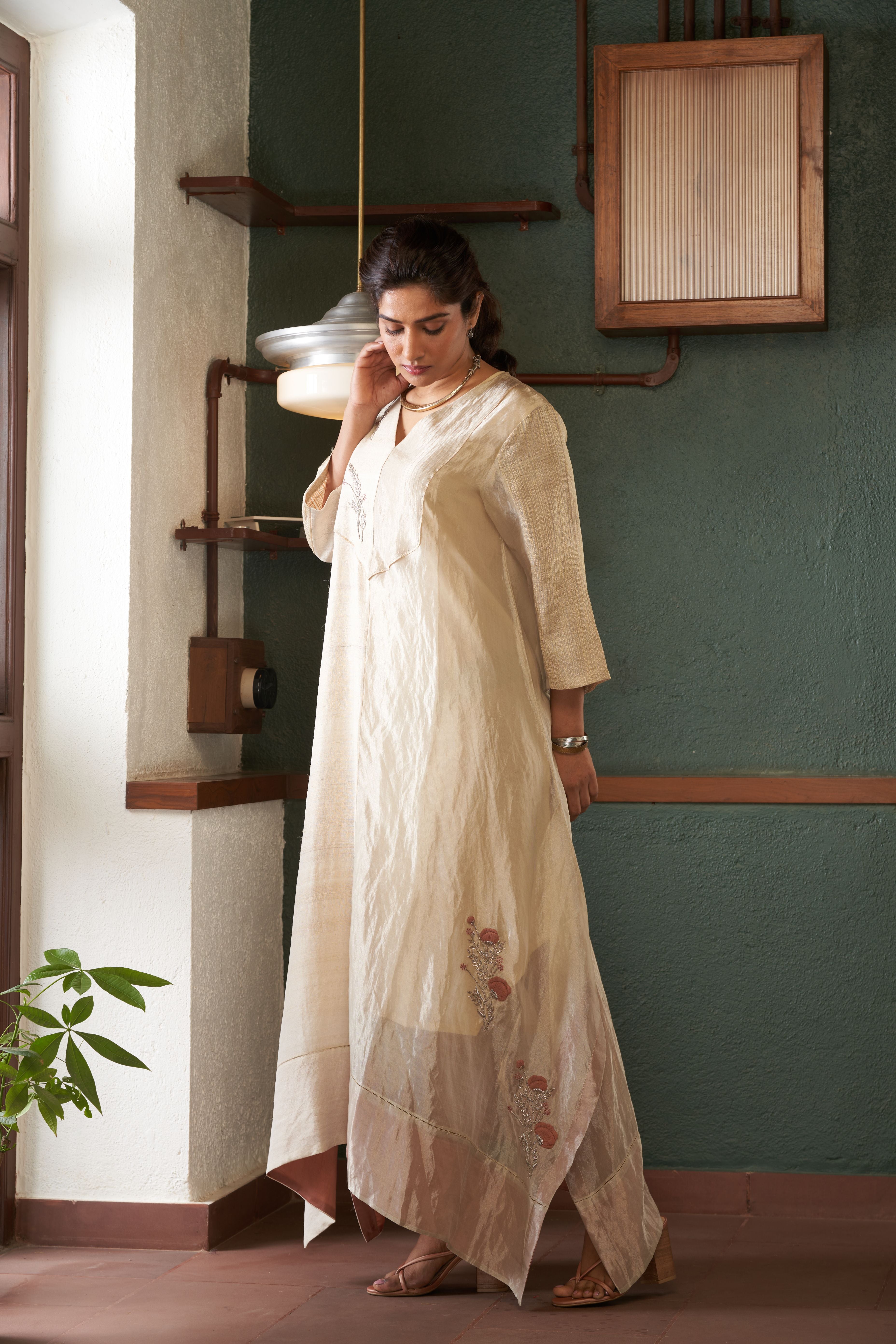 Ivory Tussar Zari Kaftan
