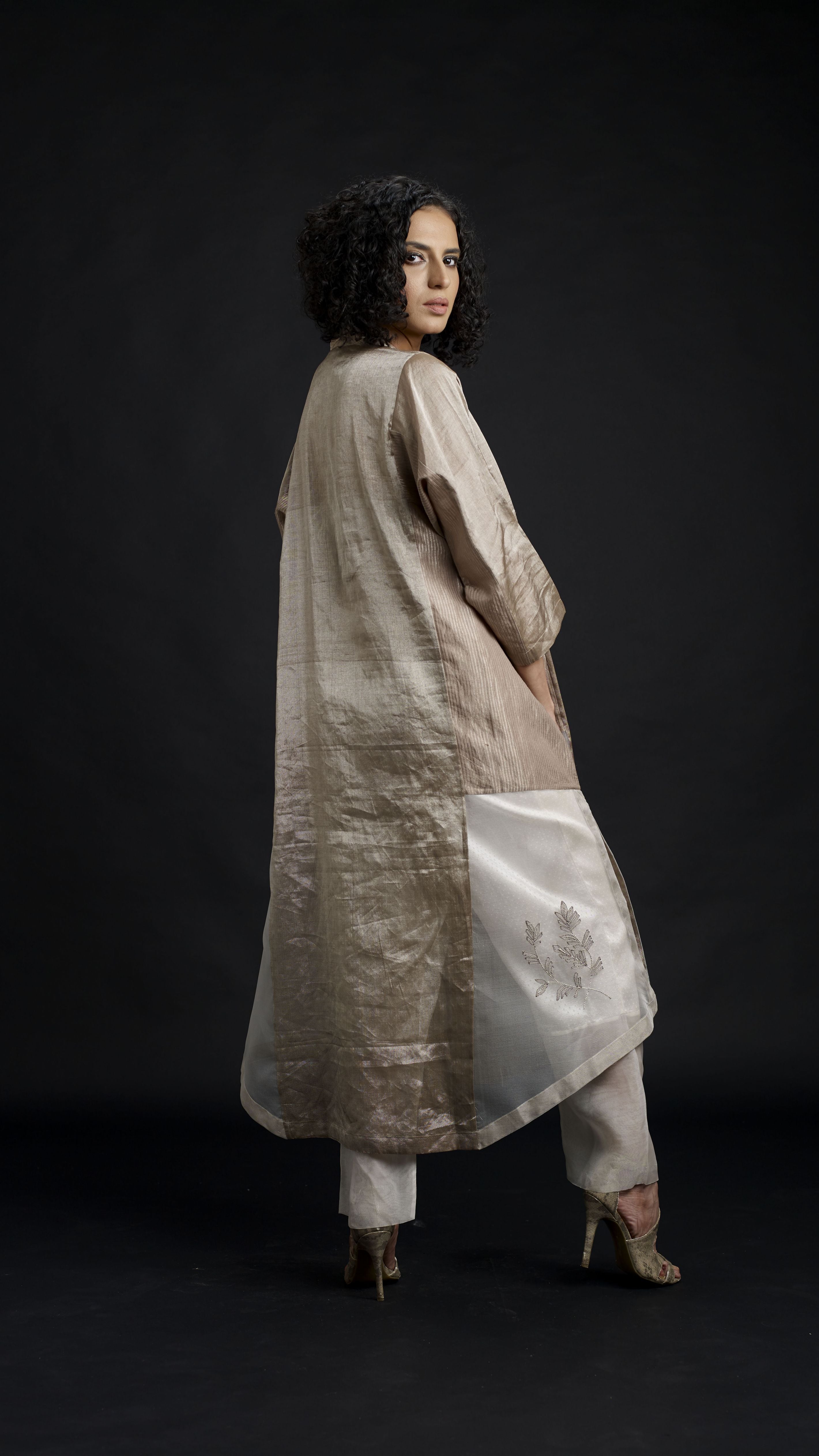 Zari And Mushru Kurta Set