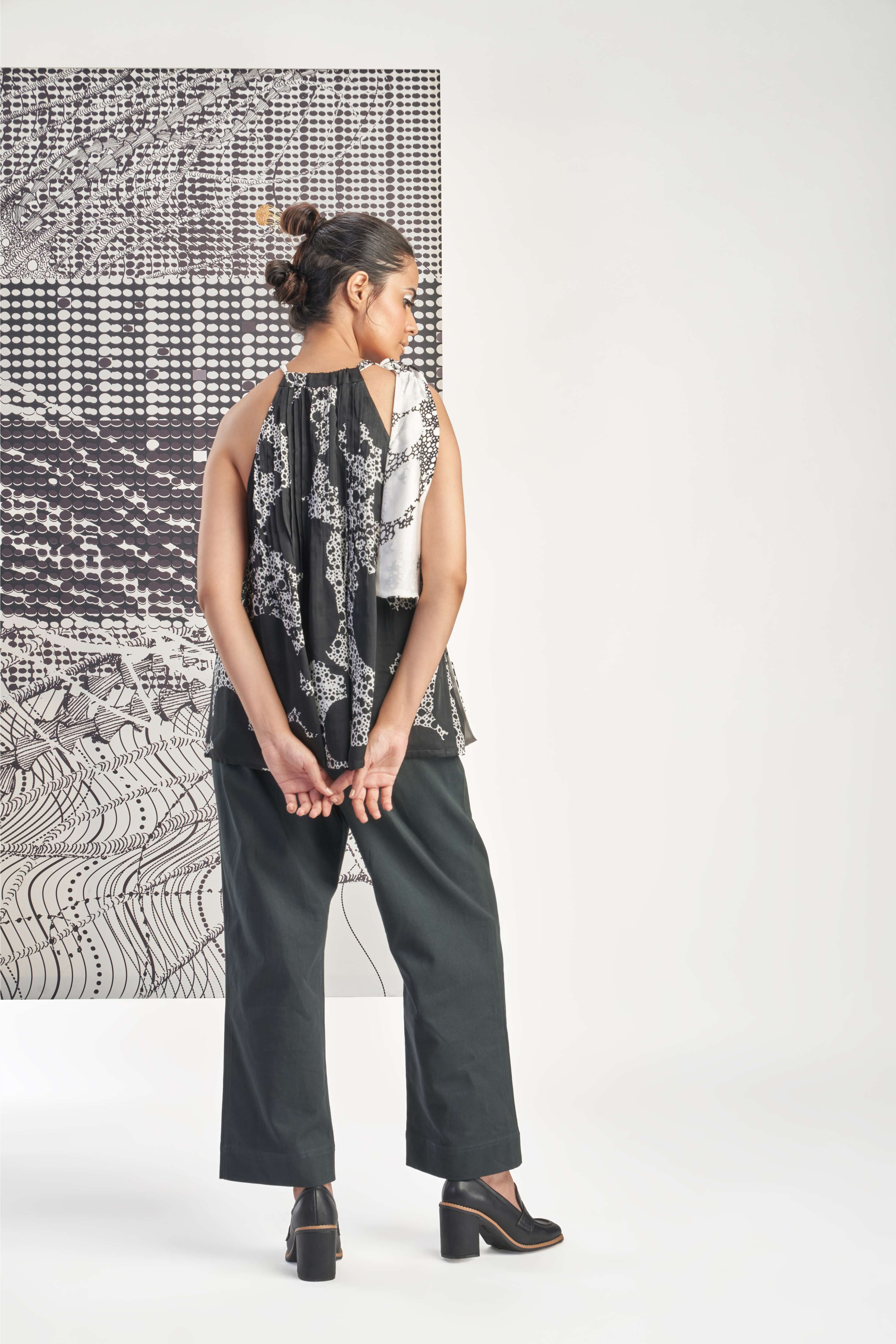 Black- Sleeveless Printed Pleated Top