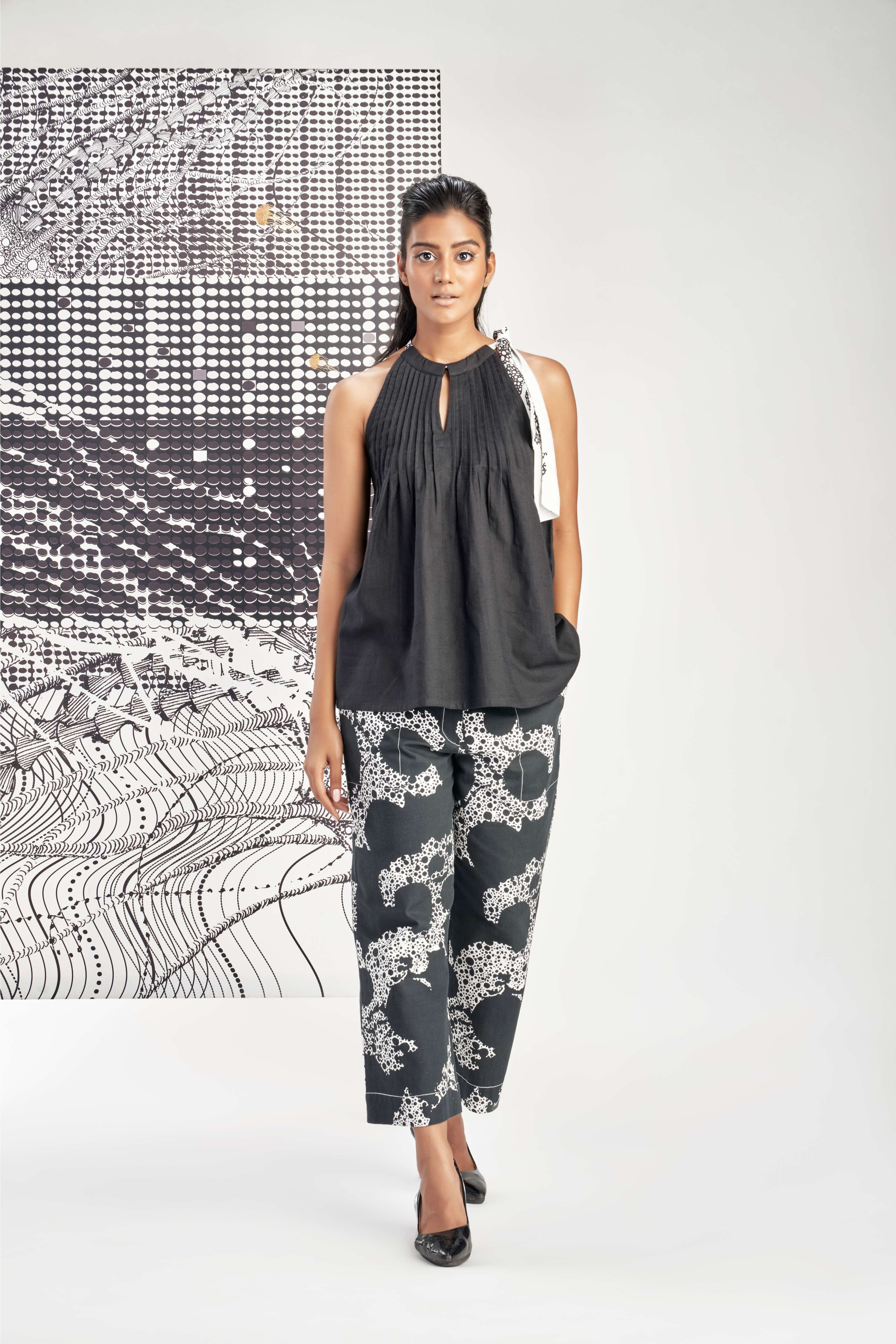 Black- Sleeveless Pleated Top