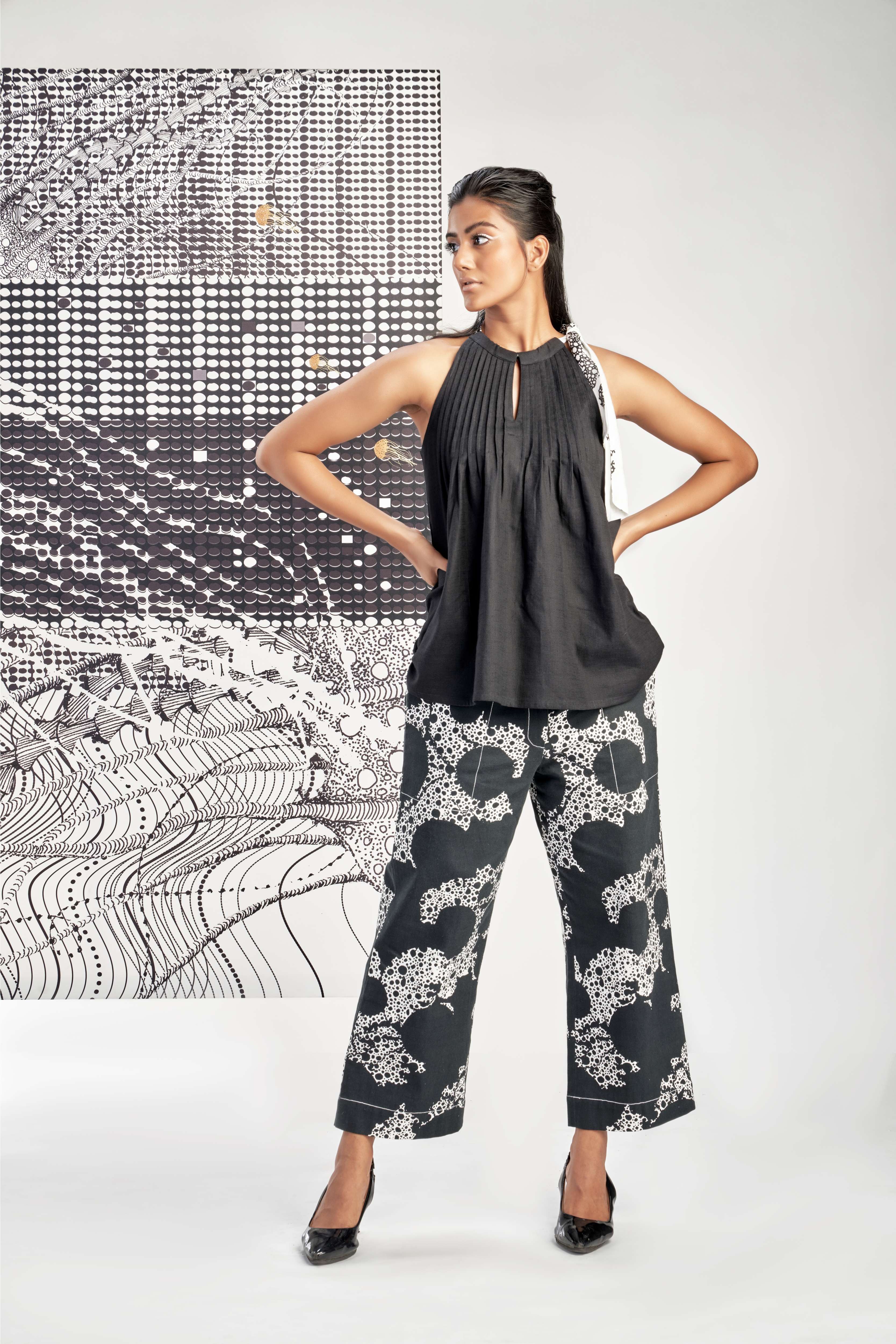 Black- Sleeveless Pleated Top