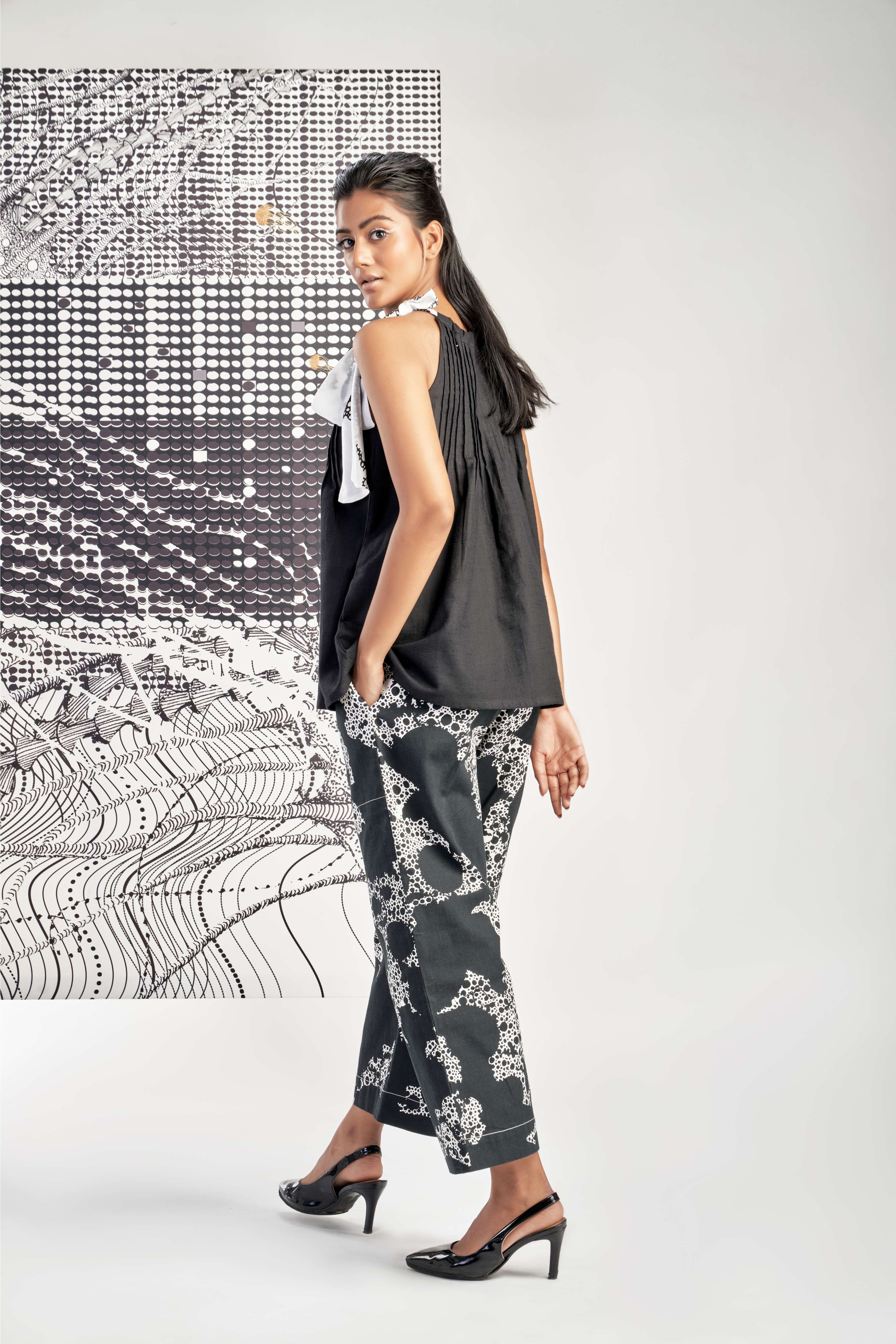 Black- Sleeveless Pleated Top