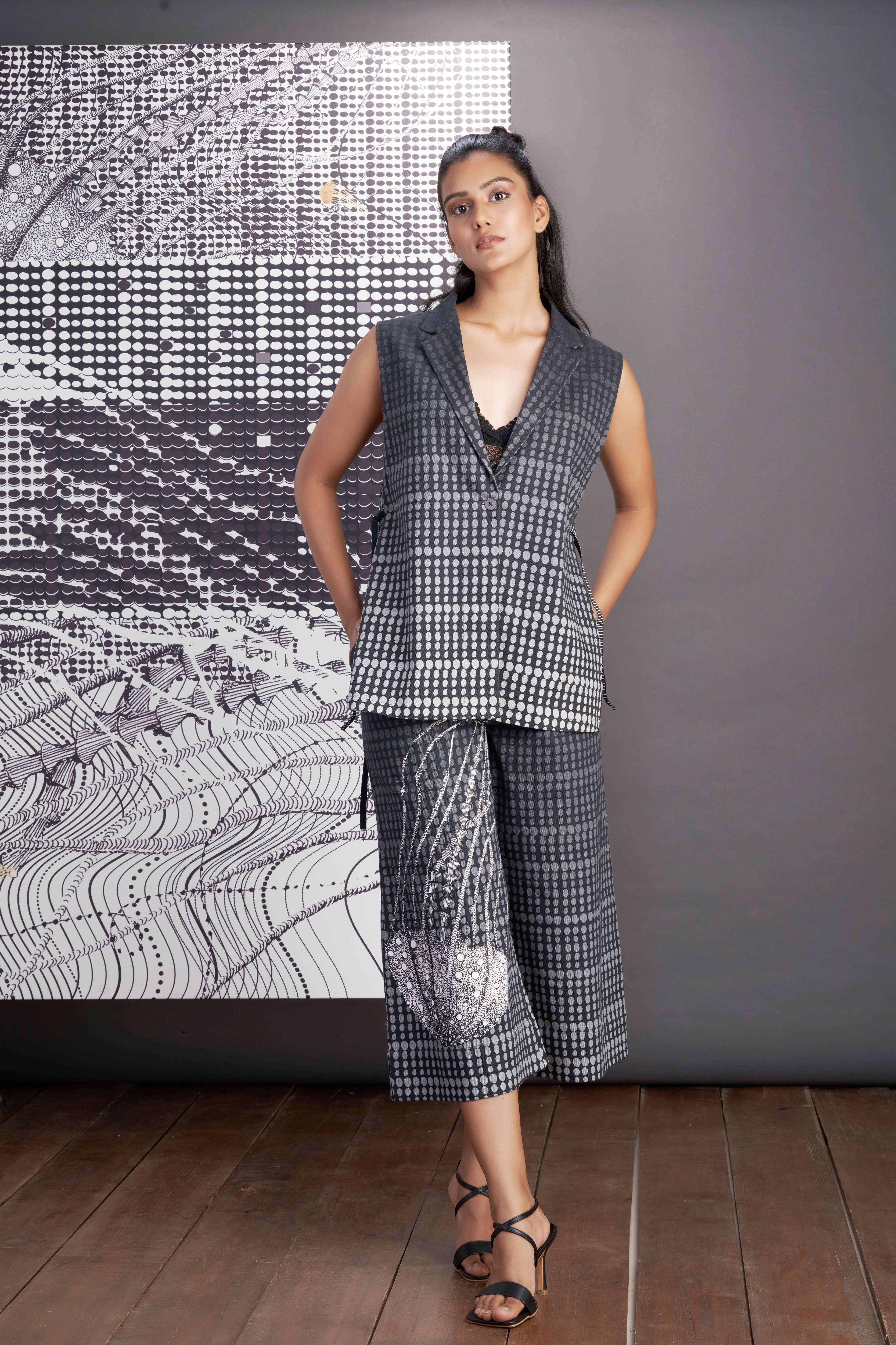 Black- Sleeveless Blazer