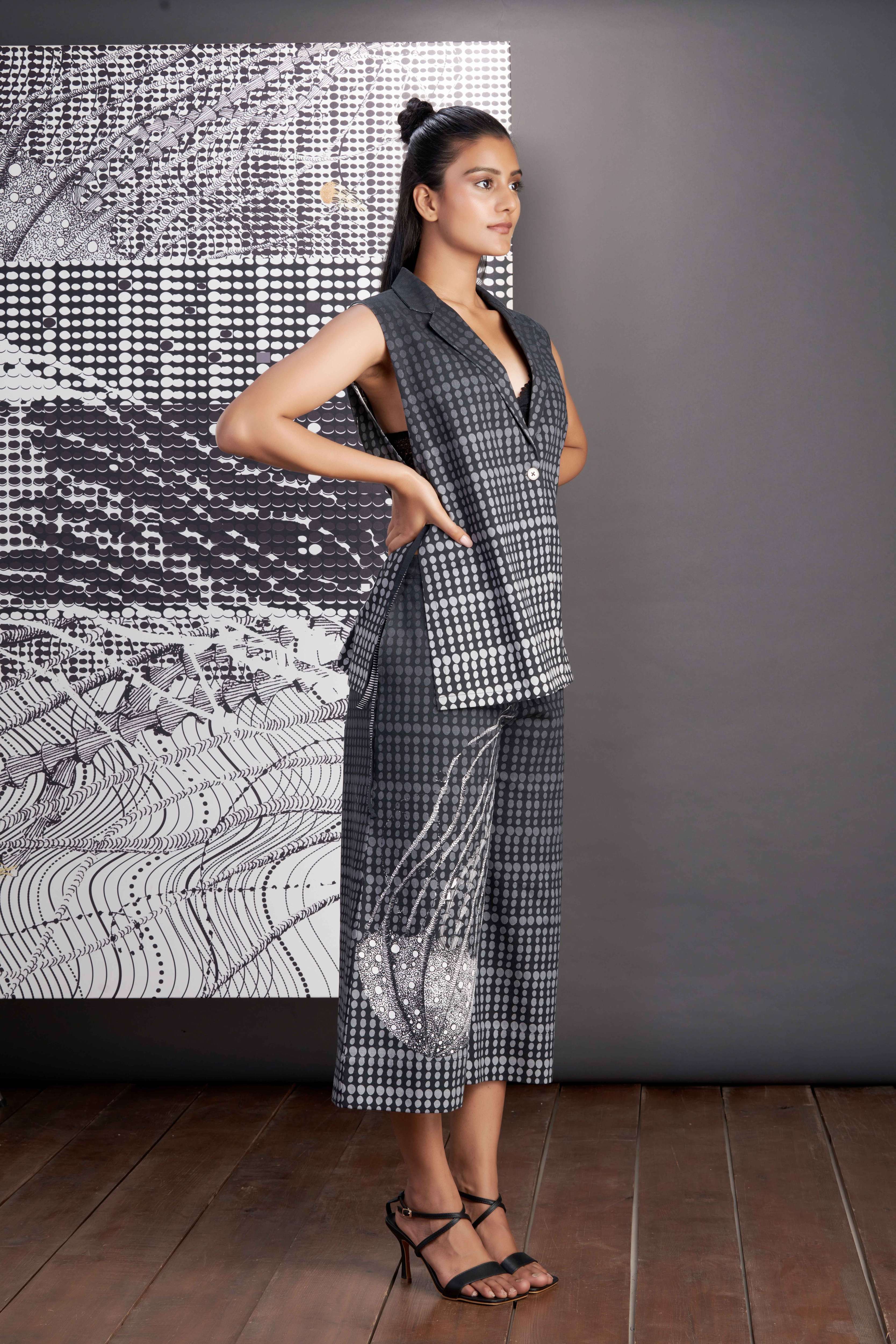 Black- Sleeveless Blazer