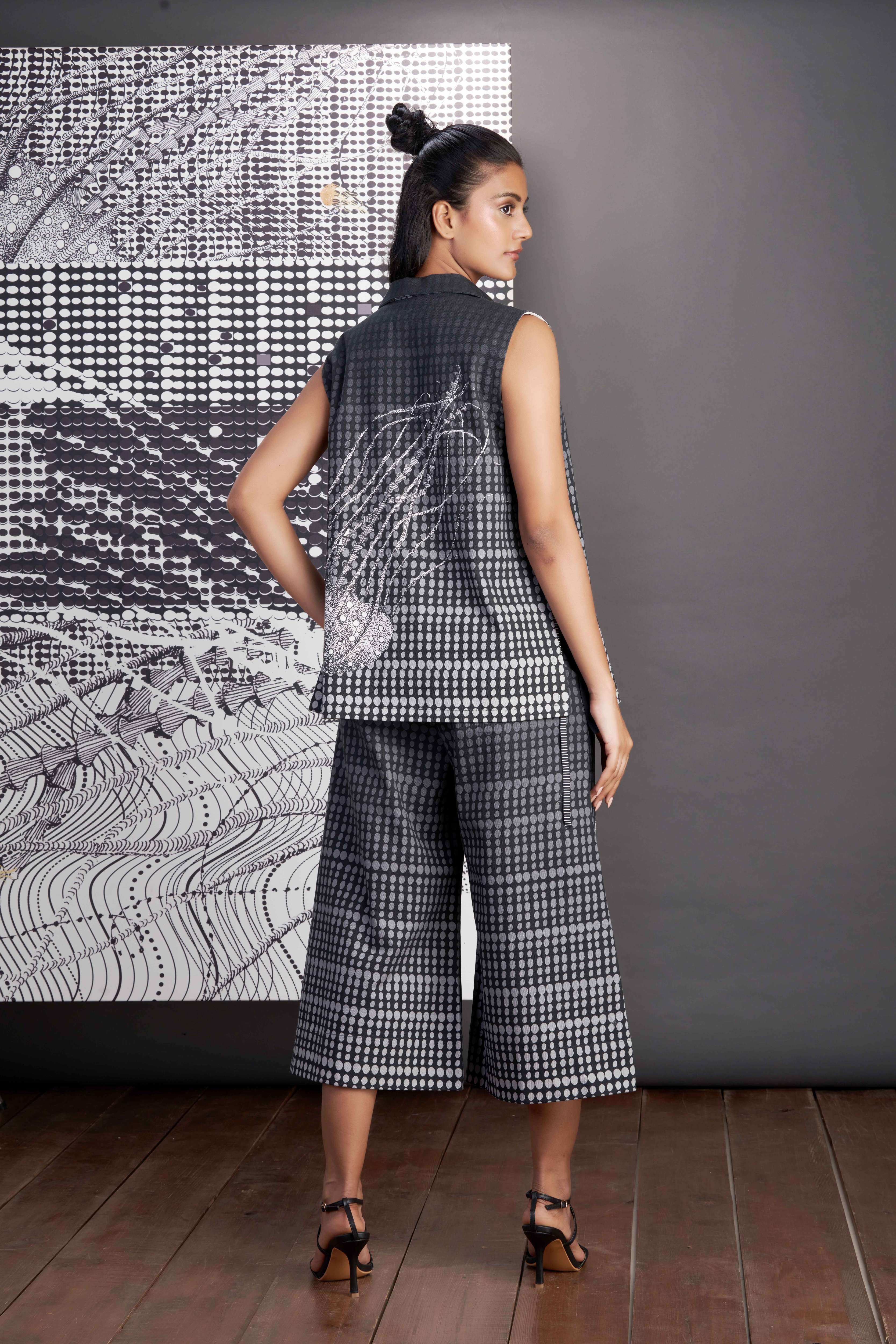 Black- Sleeveless Blazer