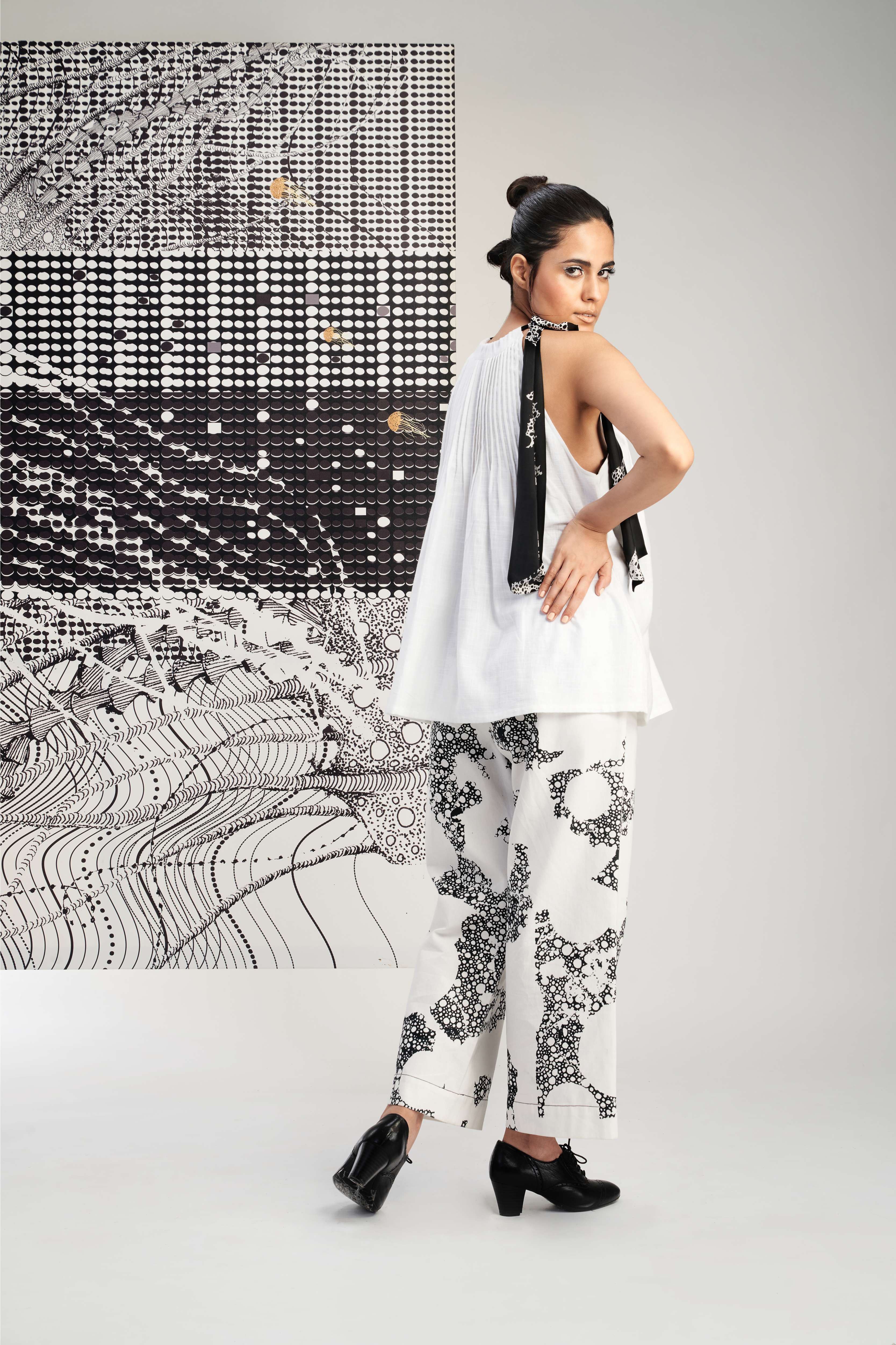 White- Sleeveless Pleated Top