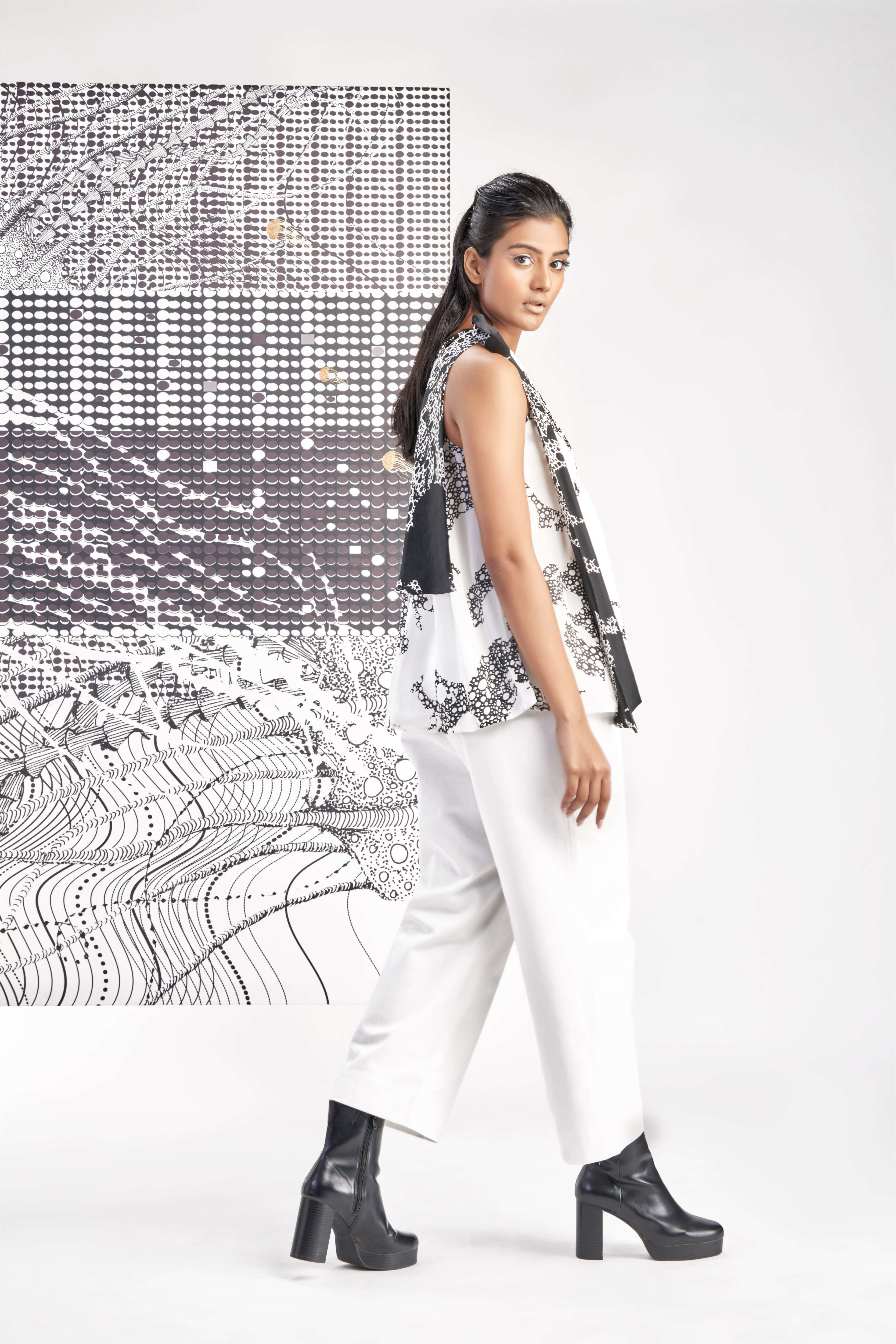 White- Sleeveless Printed Pleated Top