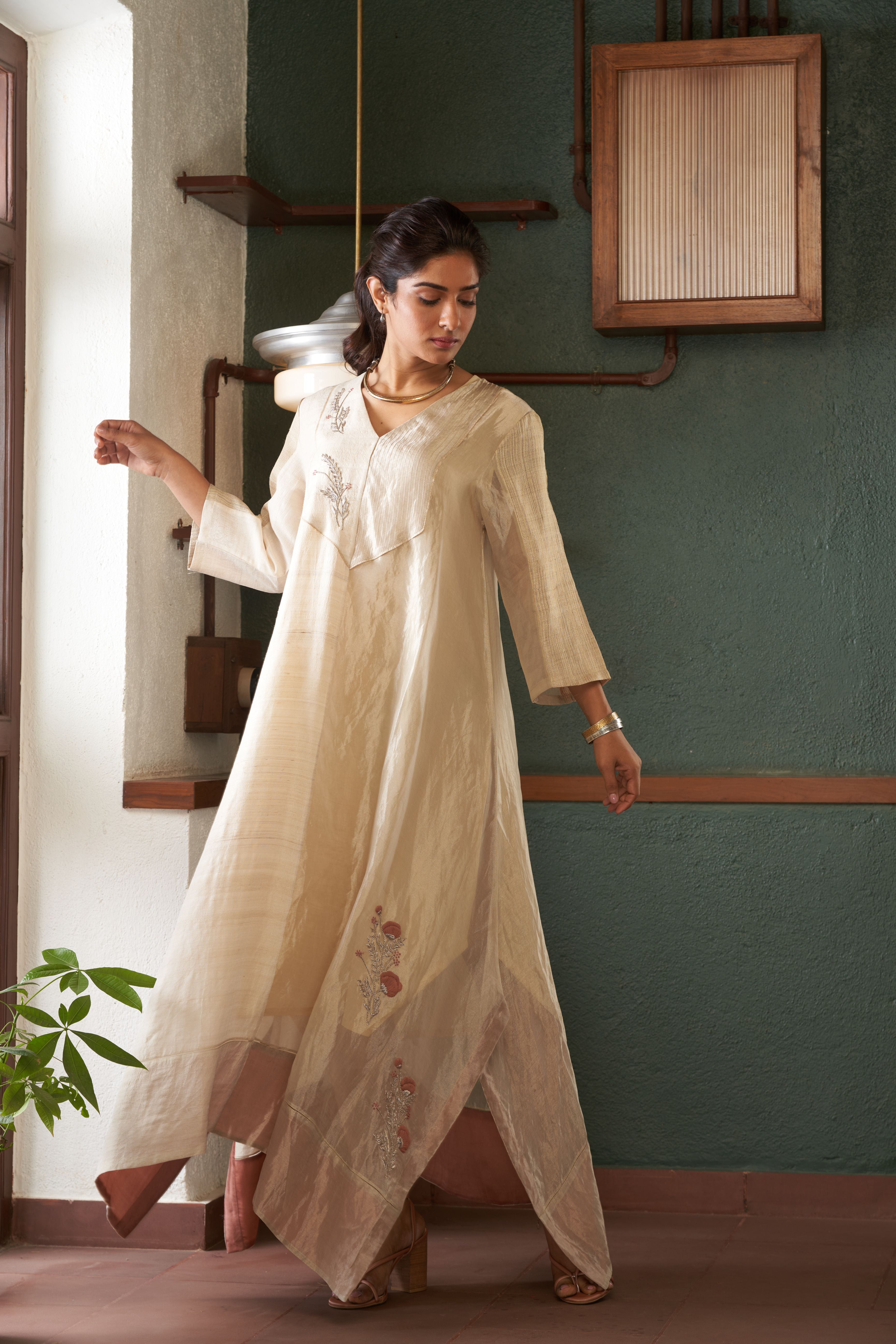 Ivory Tussar Zari Kaftan