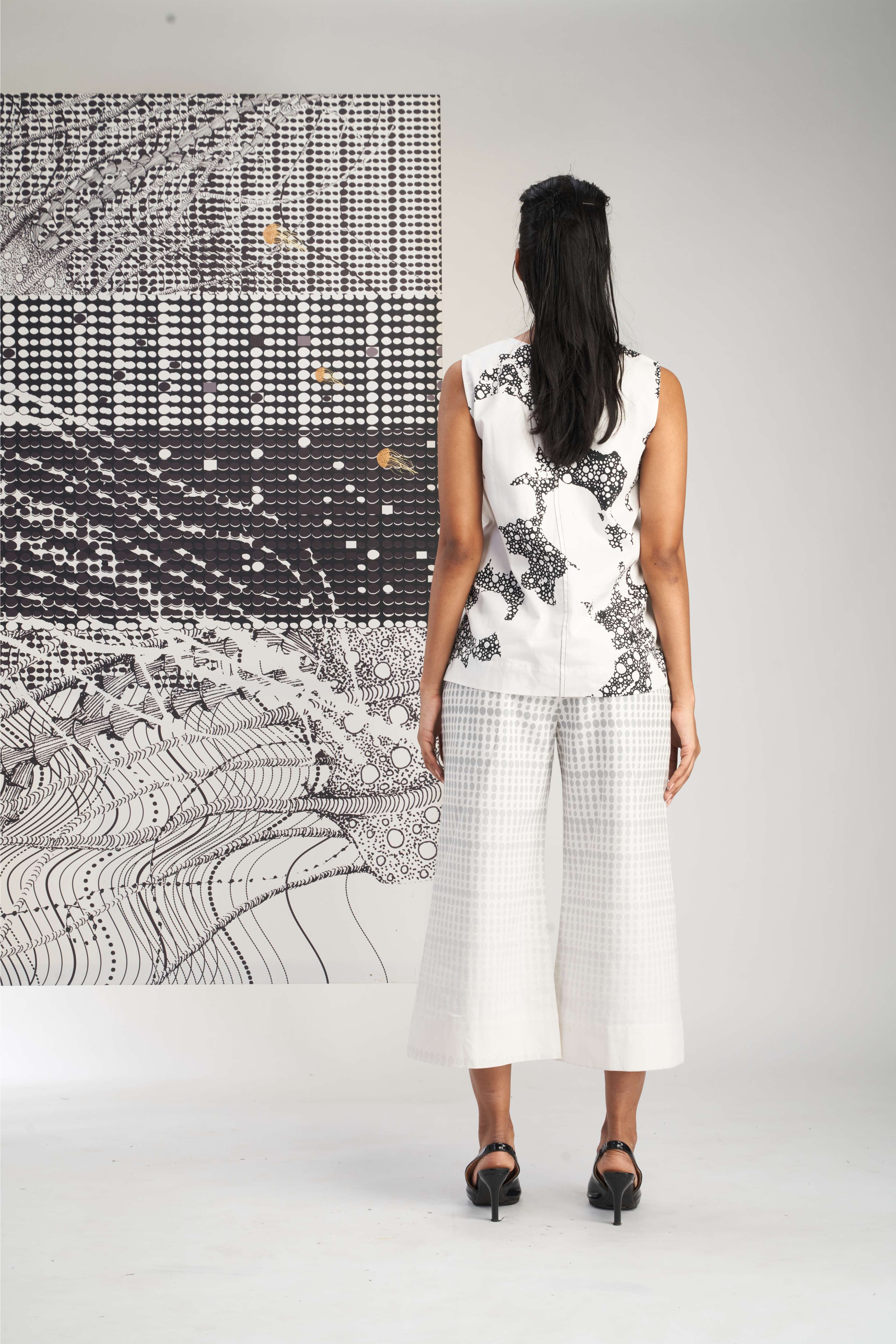 White- Sleevelss Top