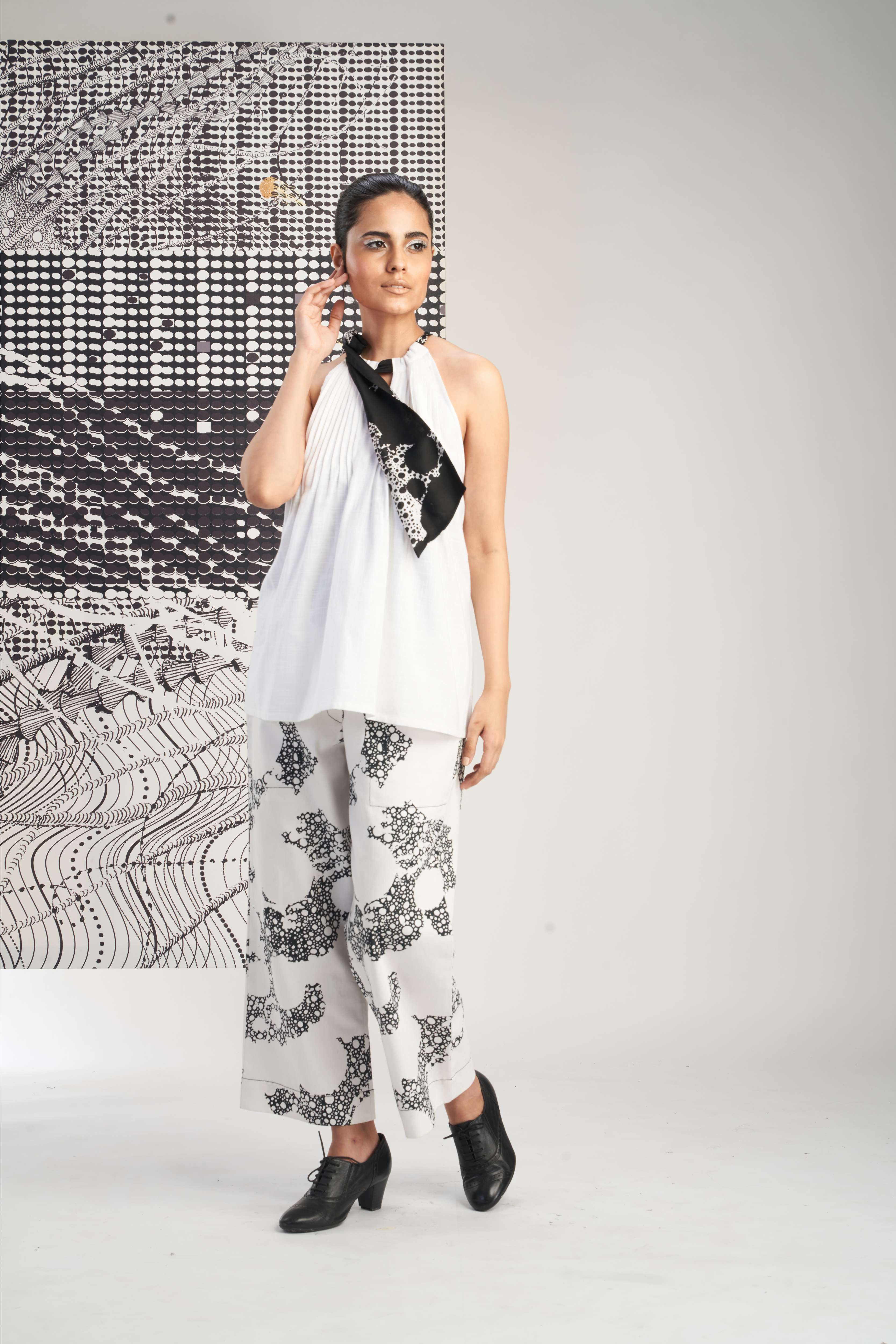 White-  Sleeveless Pleated Top